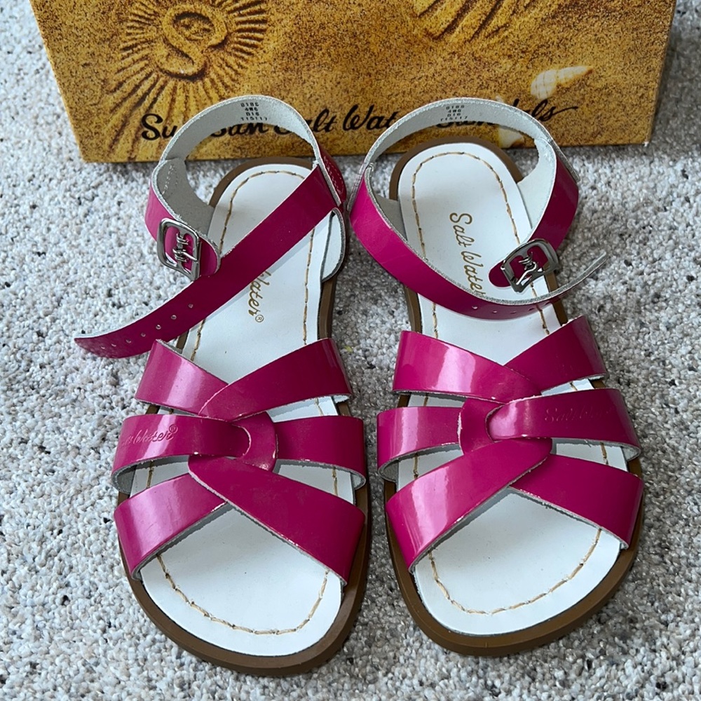 AUTH NIB Salt Water the Original Sandal SHINY FUCHSIA Size 4/W6